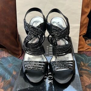 New White House Black Market Beautiful ‘Amanda’ Classic Black Sandals heels nib
